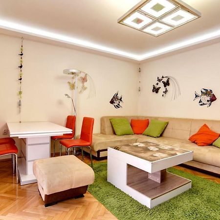Spacious And Stylish Apartment In The Heart Of Sofia Plus Parking Esterno foto