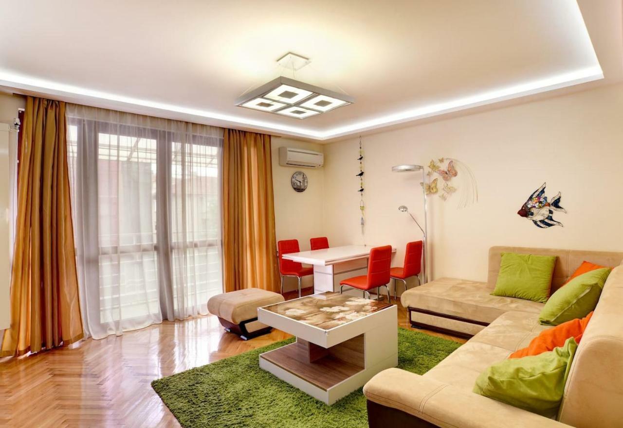 Spacious And Stylish Apartment In The Heart Of Sofia Plus Parking Esterno foto