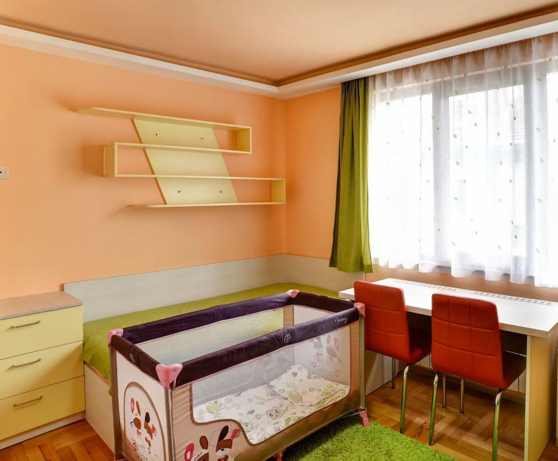 Spacious And Stylish Apartment In The Heart Of Sofia Plus Parking Esterno foto