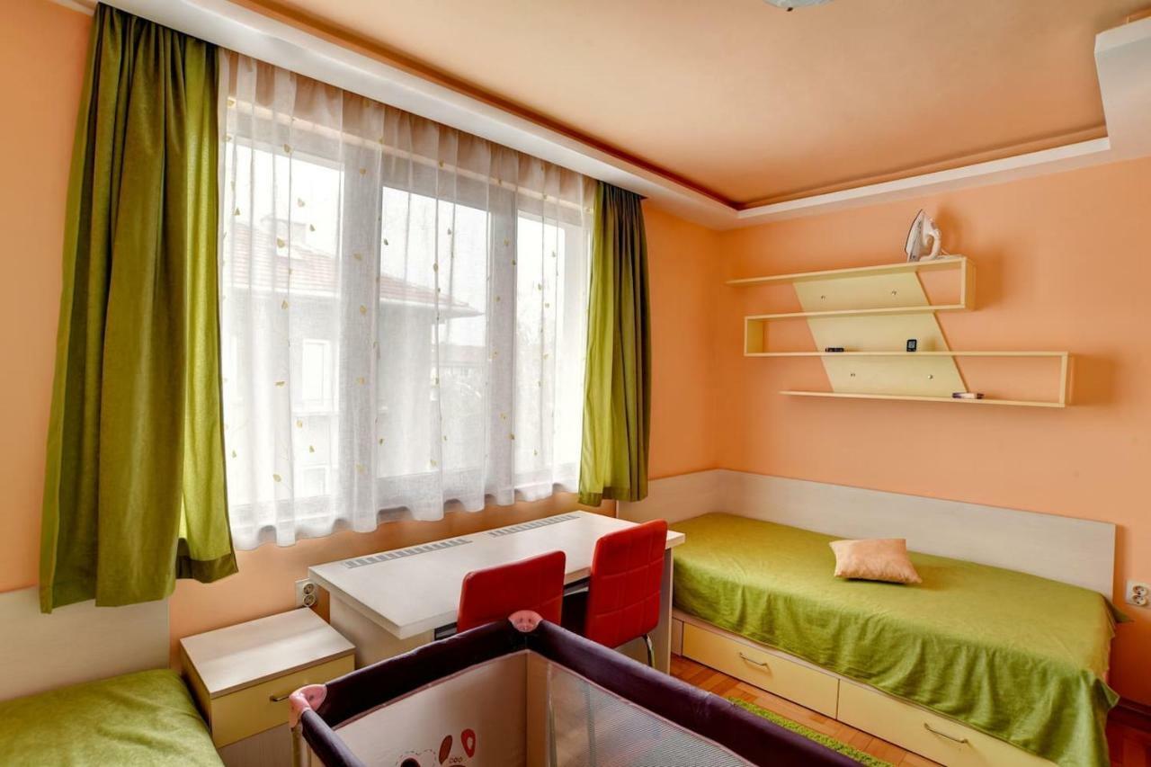 Spacious And Stylish Apartment In The Heart Of Sofia Plus Parking Esterno foto