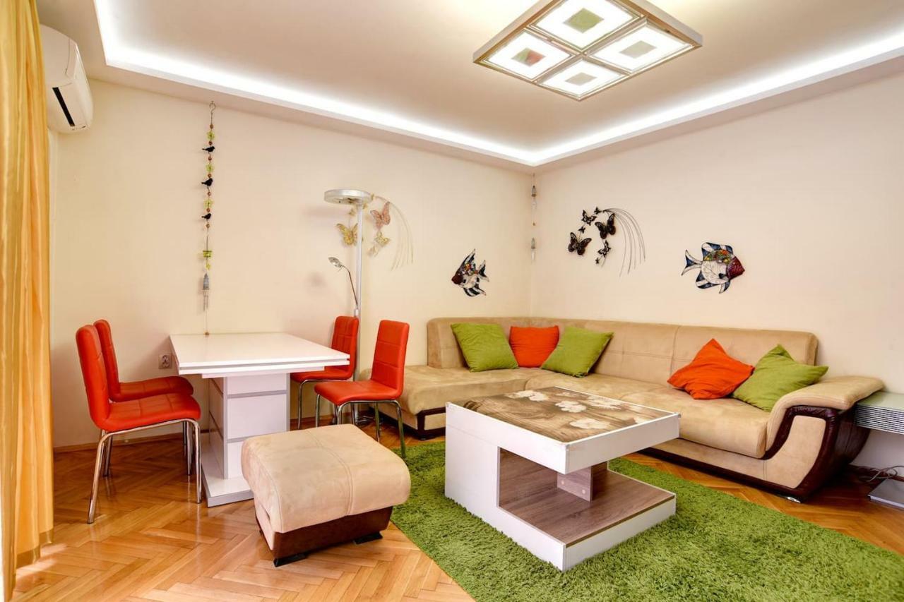 Spacious And Stylish Apartment In The Heart Of Sofia Plus Parking Esterno foto