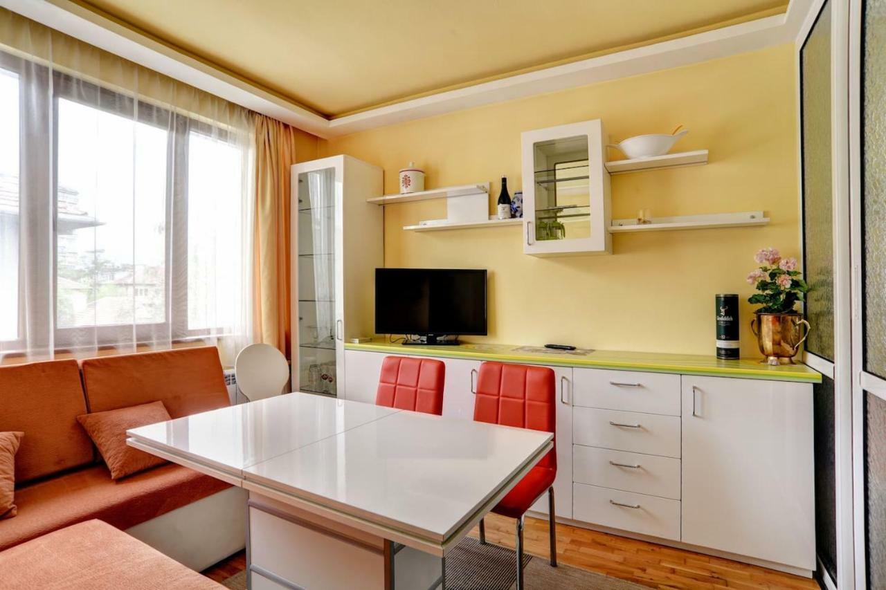 Spacious And Stylish Apartment In The Heart Of Sofia Plus Parking Esterno foto